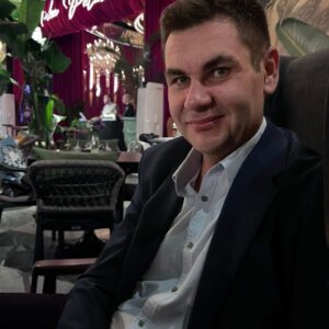 Lucian Mercas — Fotograf Flymoments Iași | Cine sunt Lucian Mercas — fotograf profesionist Flymoments din Iași, specializat în fotografie de nuntă și evenimente.