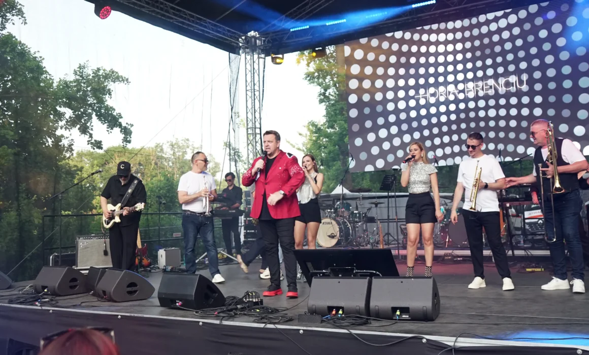 Horia Brenciu pe scena FIVE The Sound of Us concert caritabil fotograf eveniment Iași Fly Moments fotografie live