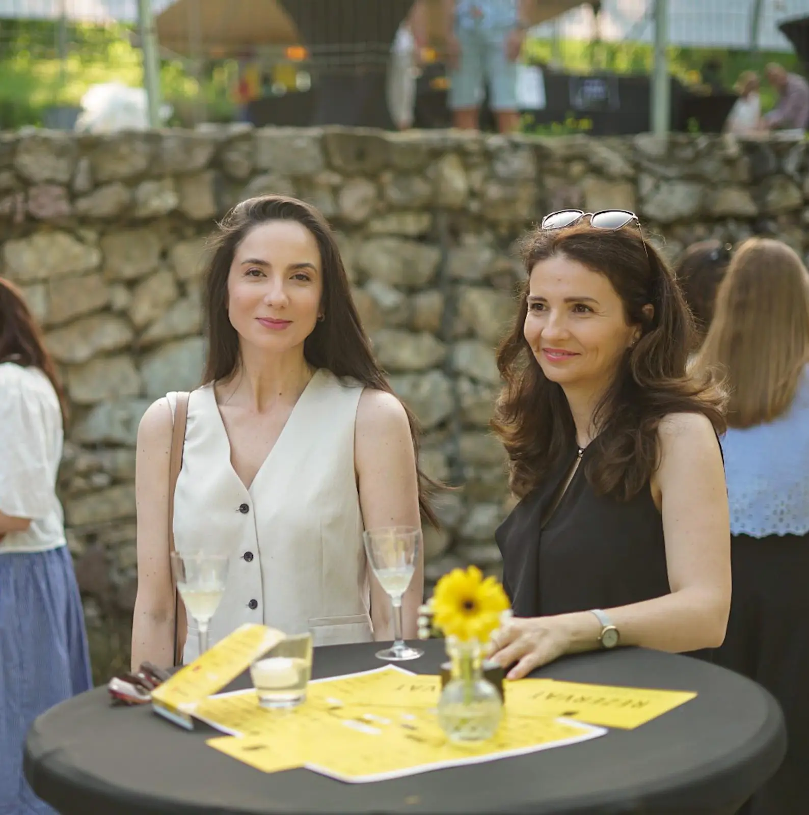 invitati networking la FIVE The Sound of Us Iasi fotografie eveniment corporate