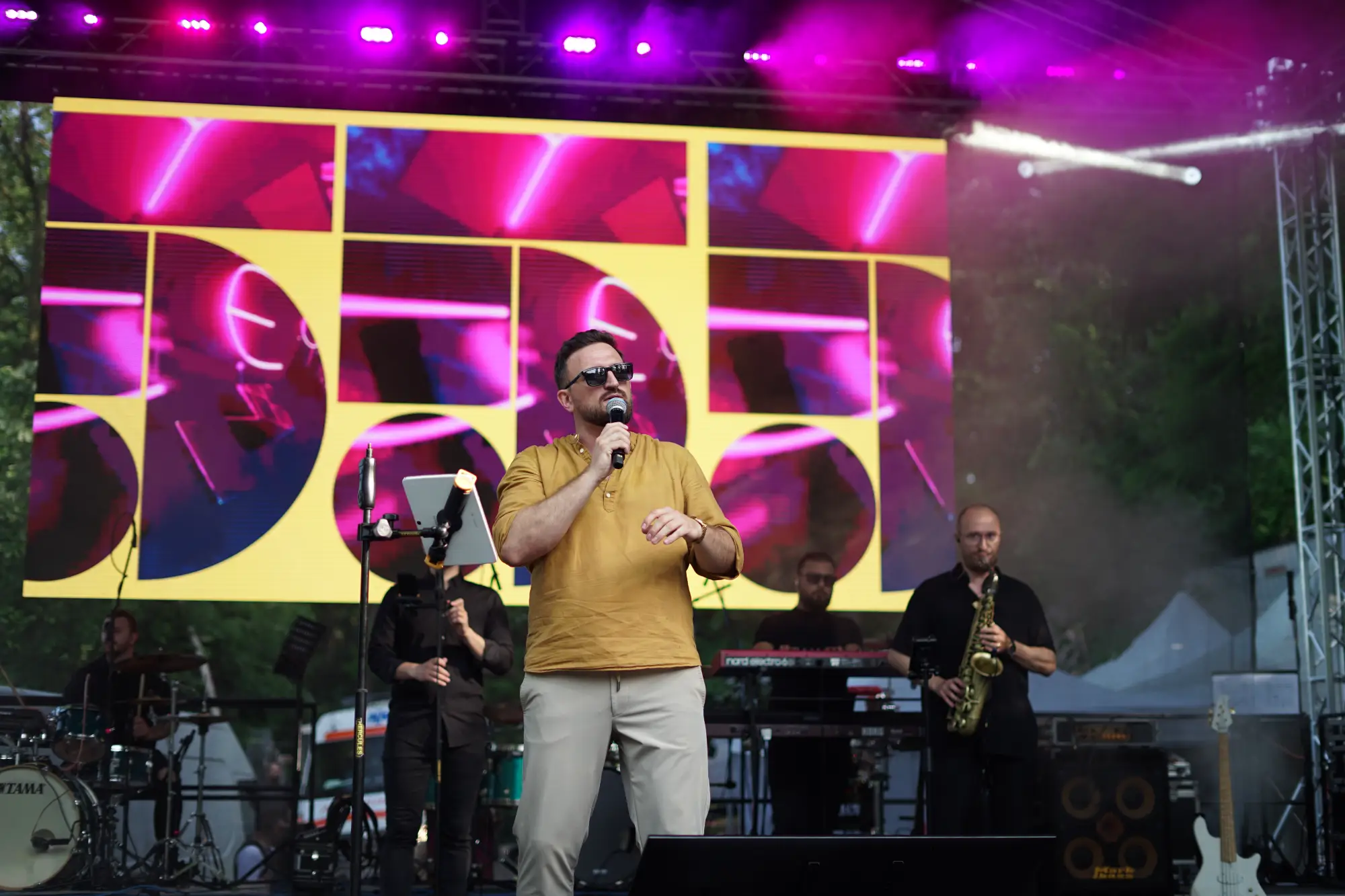 solist Trupa de Weekend concert FIVE The Sound of Us Iași fotograf eveniment Fly Moments muzică live